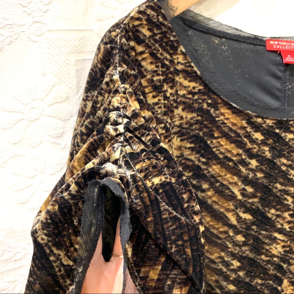 NY & CO velvet animal print sheer trim dress - Picture 5 of 7